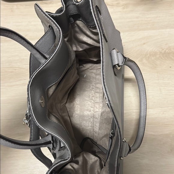 Michael Kors Grey Hamilton Saffiano Large Leather Tote Bag - Picture 14 of 15